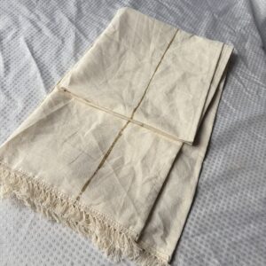 Camino de Mesa con Flecos Hilo Dorado